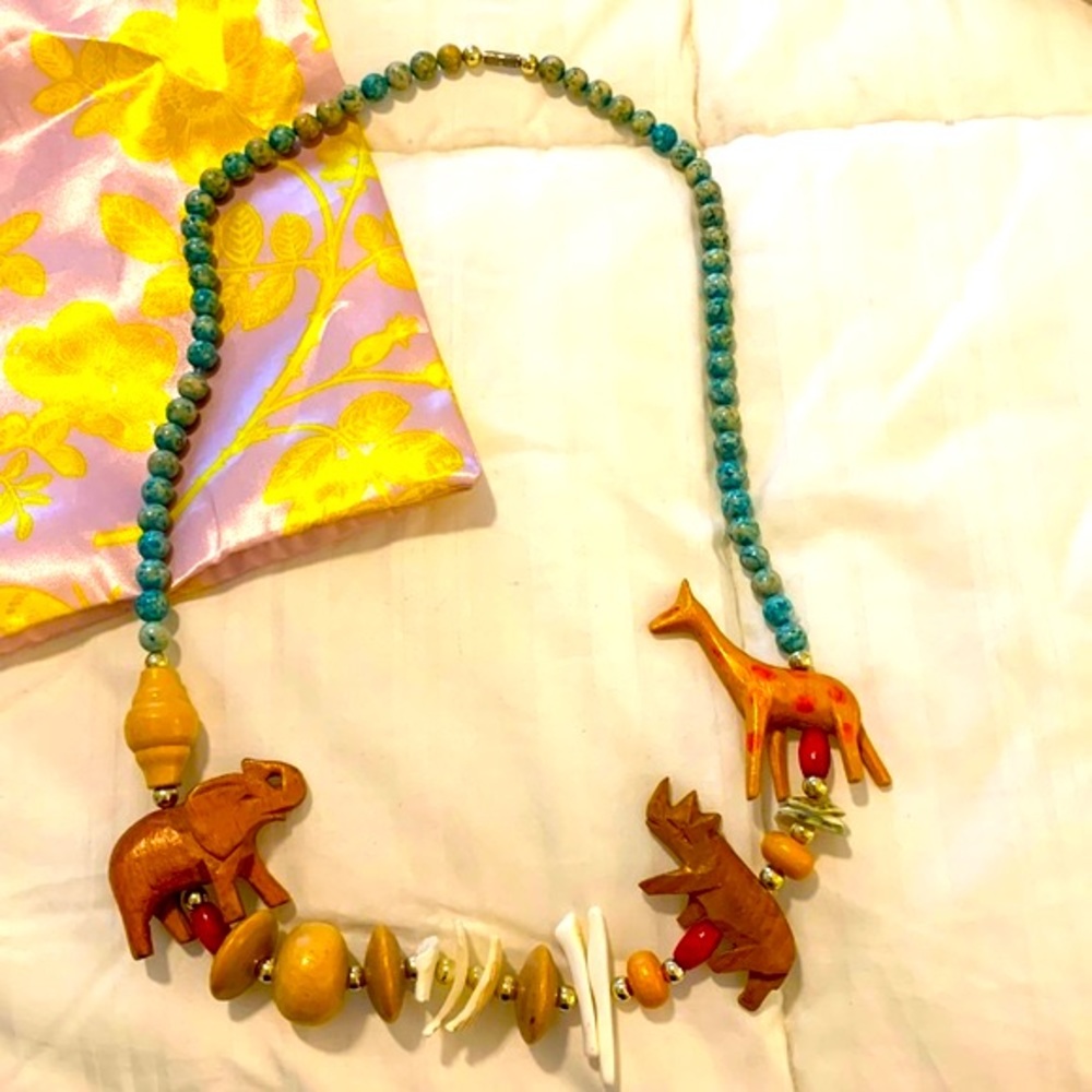 🐘🦒 Stunning hand-carved and hand-painted necklace